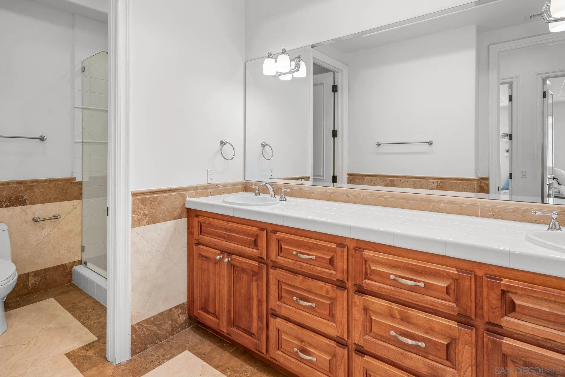 41025 Los Ranchos Circle Temecula, CA 92592 - Photo 27 of 42 Bathroom