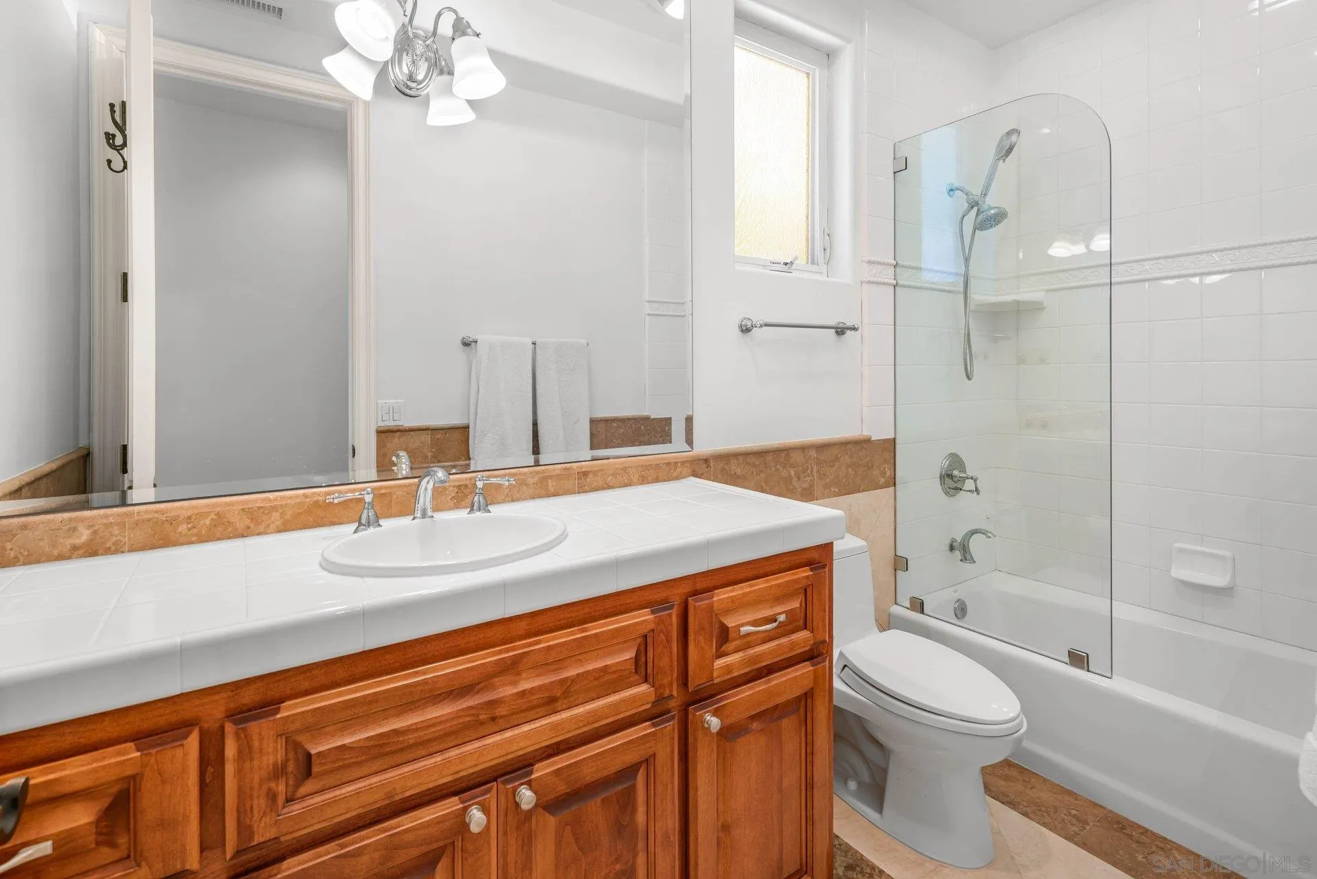 41025 Los Ranchos Circle Temecula, CA 92592 - Photo 30 of 42 Bathroom