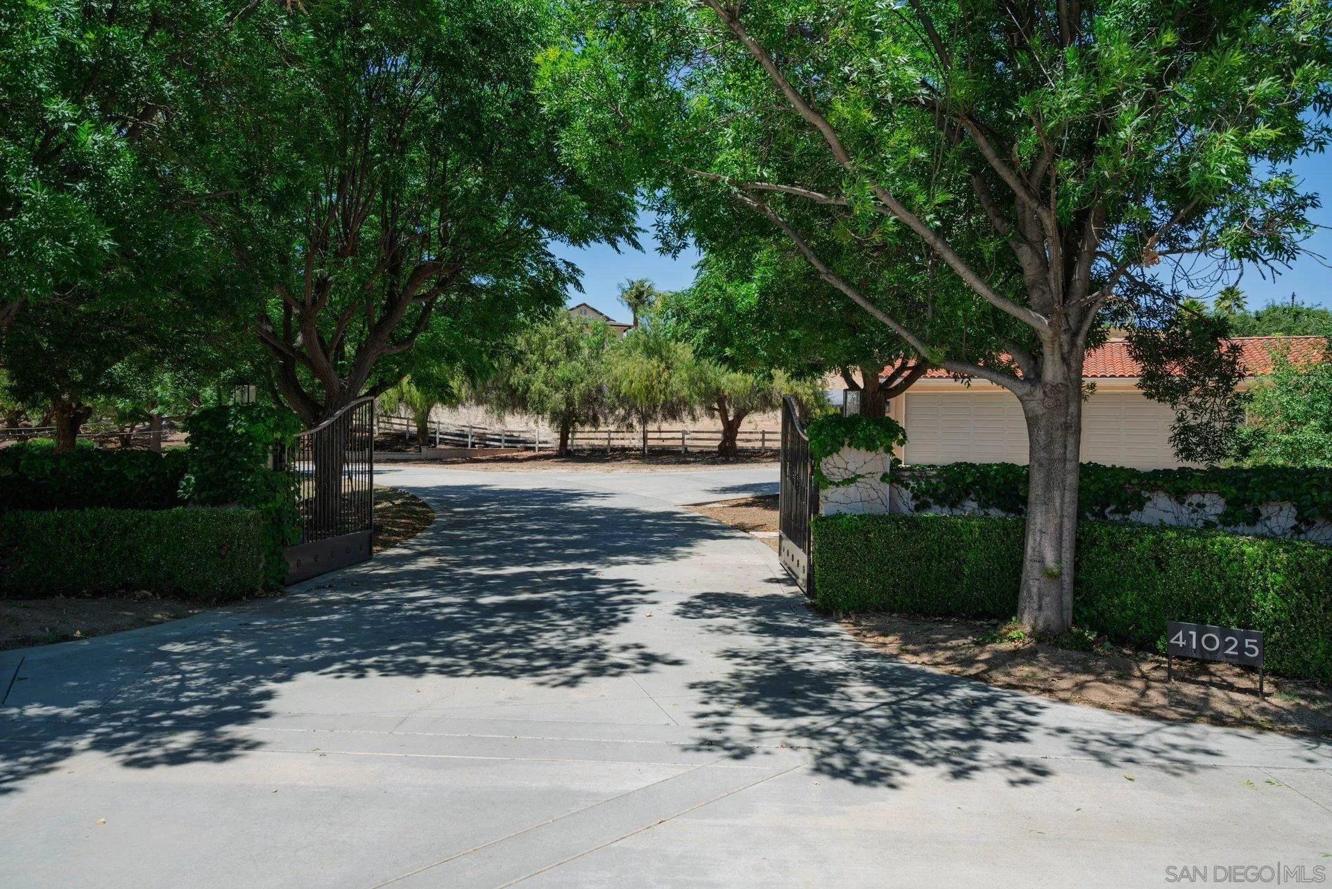 41025 Los Ranchos Circle Temecula, CA 92592 - Photo 40 of 42 Entry