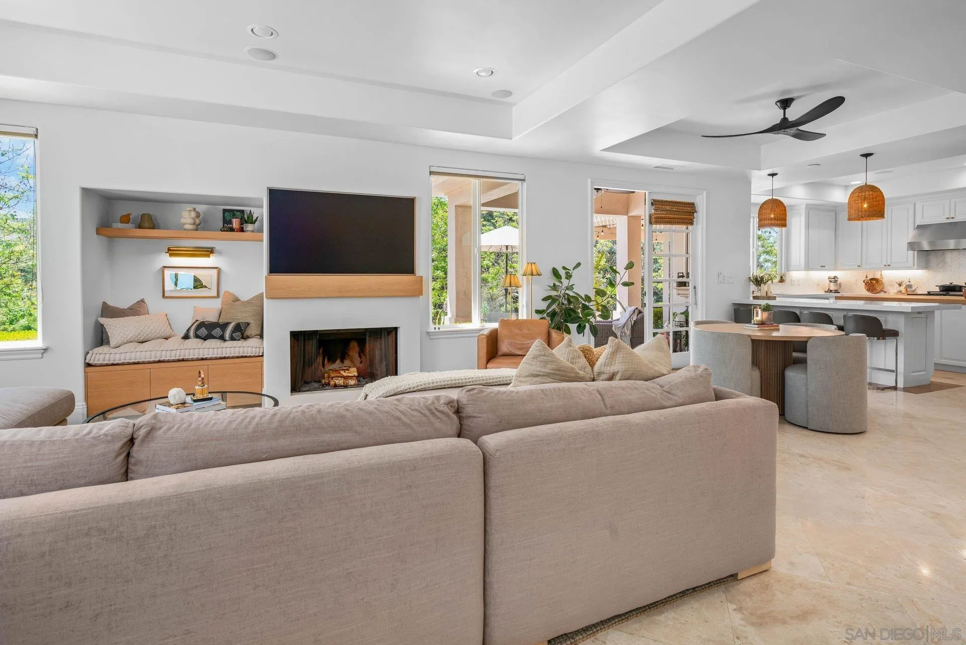 41025 Los Ranchos Circle Temecula, CA 92592 - Photo 9 of 42 Living Room