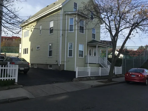 $4,000 | 100 Flint Street, Unit 1, Somerville, MA 02145