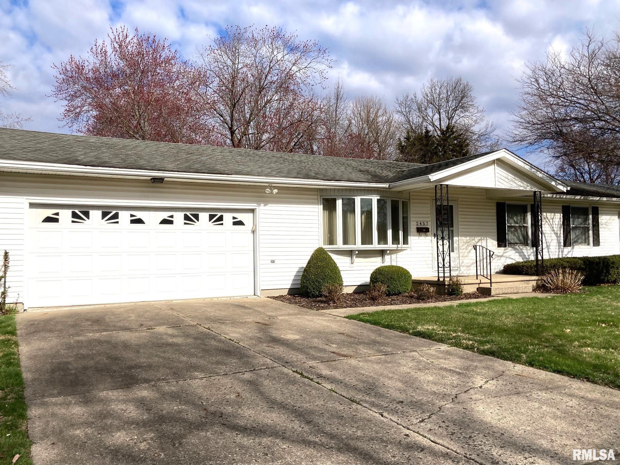 2457 Arrowhead Drive Springfield, IL 62702 - Photo 2 of 2