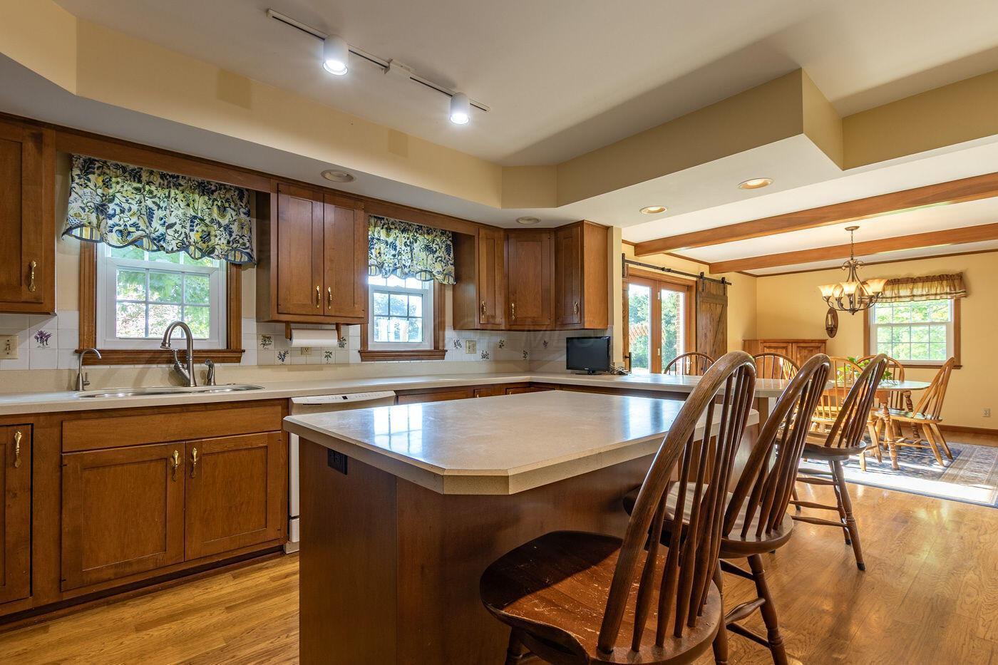 5565 Stringtown Road Northwest Baltimore, OH 43105 - Photo 26 of 61 Kitchen