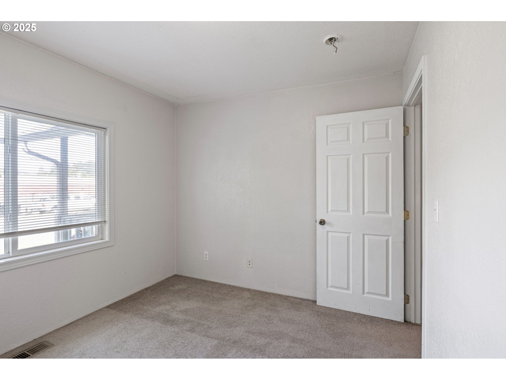 405 Lane Avenue Drain, OR 97435 - Photo 35 of 47