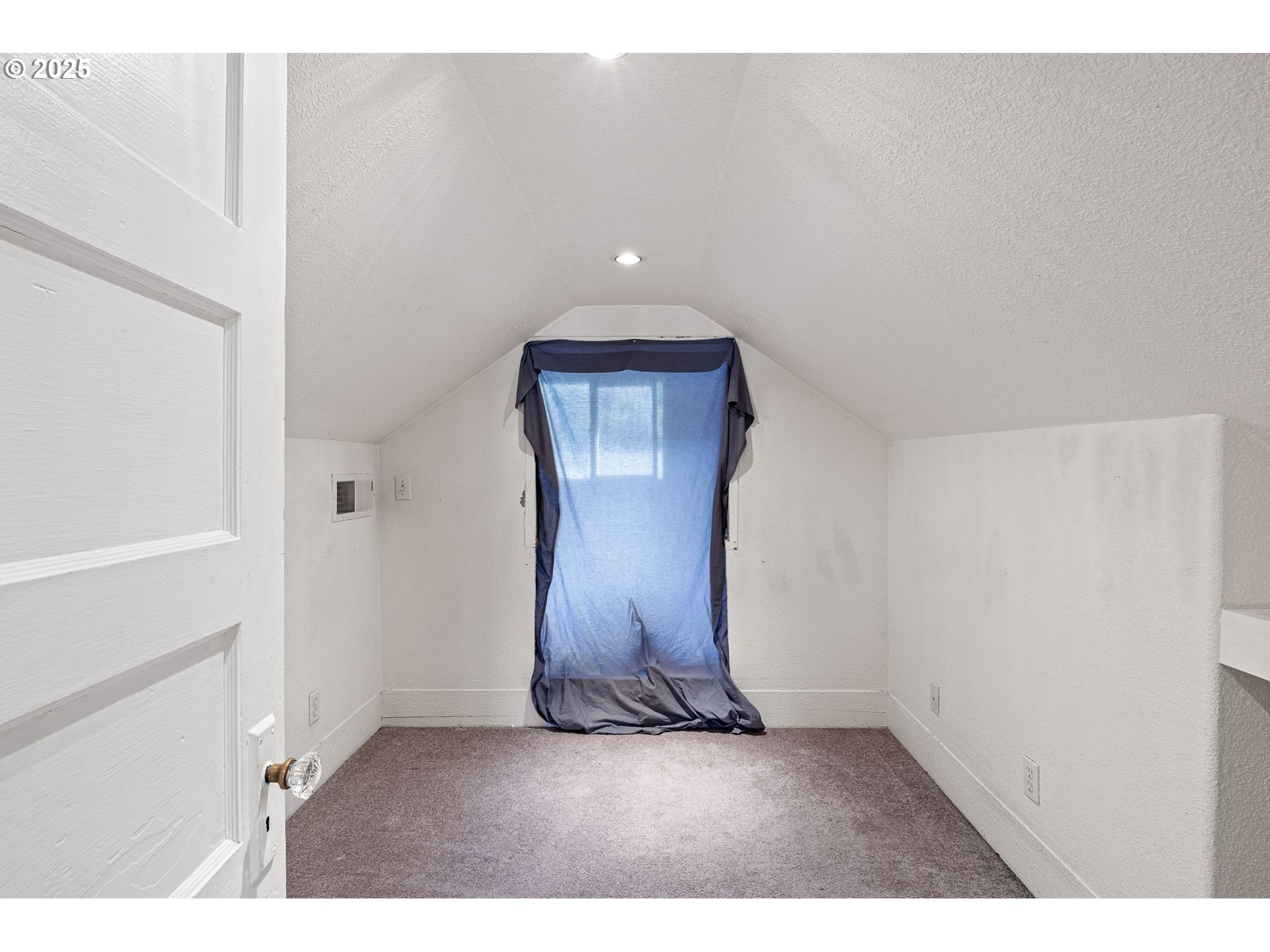 405 Lane Avenue Drain, OR 97435 - Photo 39 of 47 a view of an entryway with wooden floor