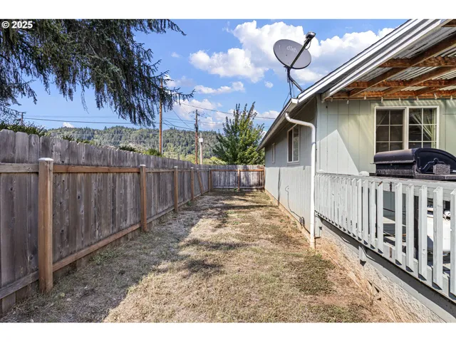 $319,000 | 405 Lane Avenue, Drain, OR 97435