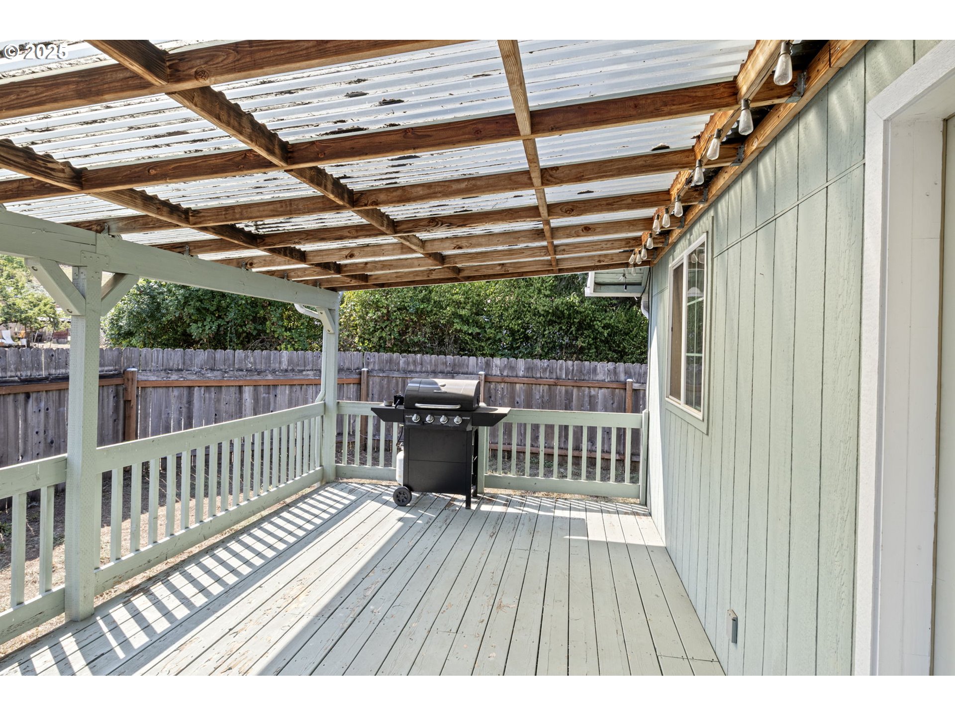 405 Lane Avenue Drain, OR 97435 - Photo 8 of 47