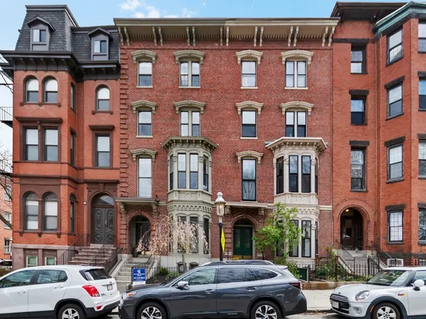 $4,200 | 13 Monument Square, Unit 1, Boston, MA 02129