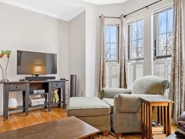 $4,200 | 13 Monument Square, Unit 1, Boston, MA 02129