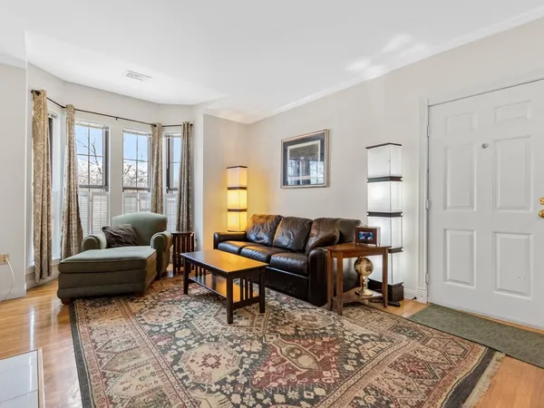 $4,200 | 13 Monument Square, Unit 1, Boston, MA 02129
