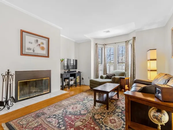 $4,200 | 13 Monument Square, Unit 1, Boston, MA 02129