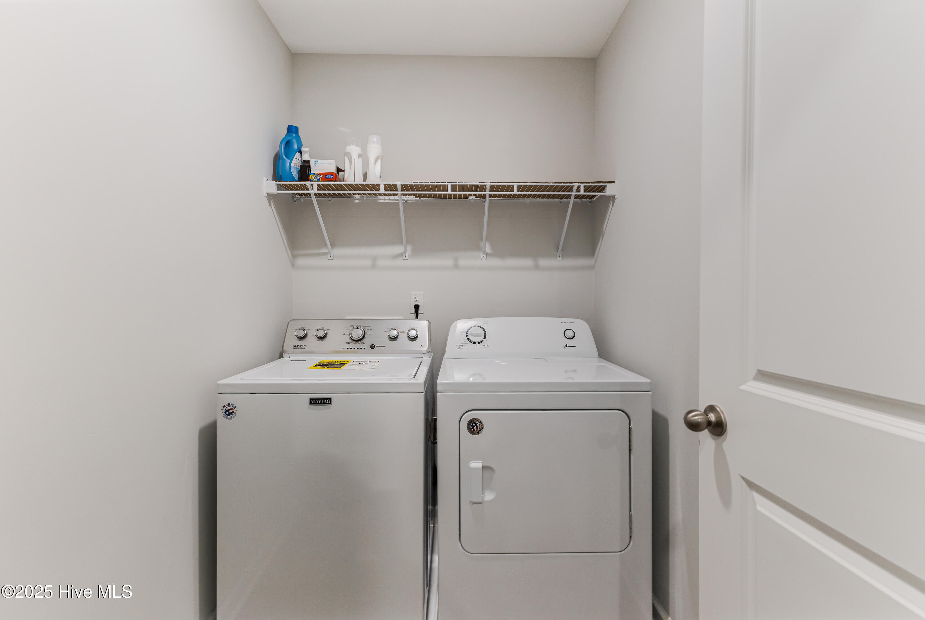 386 Ellis Road Southeast Bolivia, NC 28422 - Photo 10 of 40 6x6 Separate Laundry Room! Say Yay!