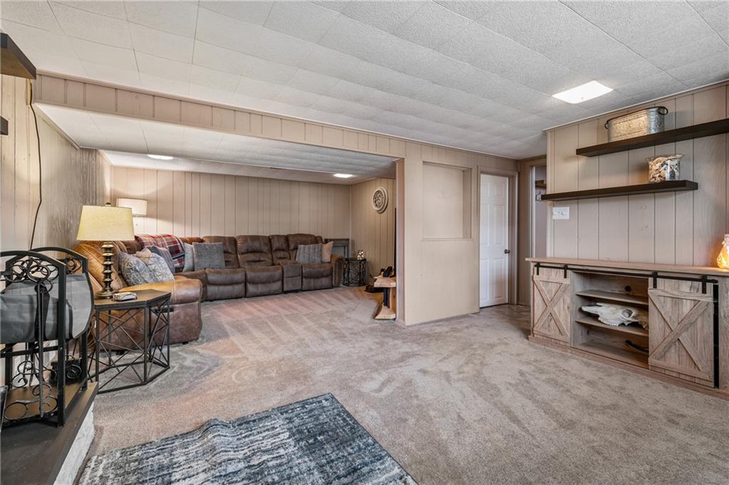 1885 George Circle Irwin, PA 15642 - Photo 18 of 25 a living room with furniture