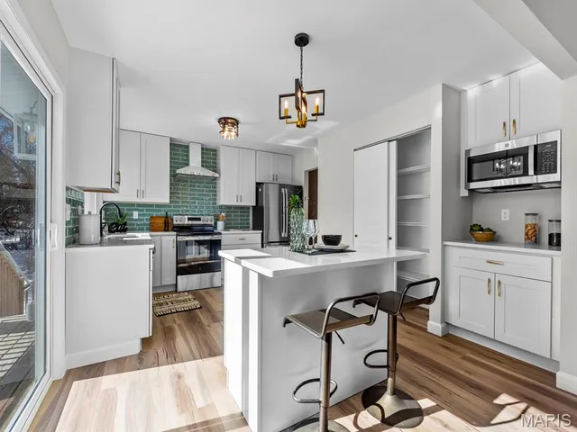 $565,000 | 435 Holly Terrace Court, Ballwin, MO 63011