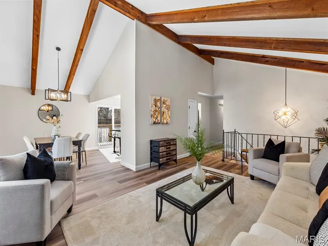 $565,000 | 435 Holly Terrace Court, Ballwin, MO 63011