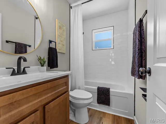 $565,000 | 435 Holly Terrace Court, Ballwin, MO 63011