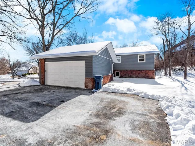 $565,000 | 435 Holly Terrace Court, Ballwin, MO 63011