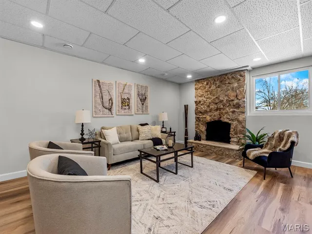 $565,000 | 435 Holly Terrace Court, Ballwin, MO 63011