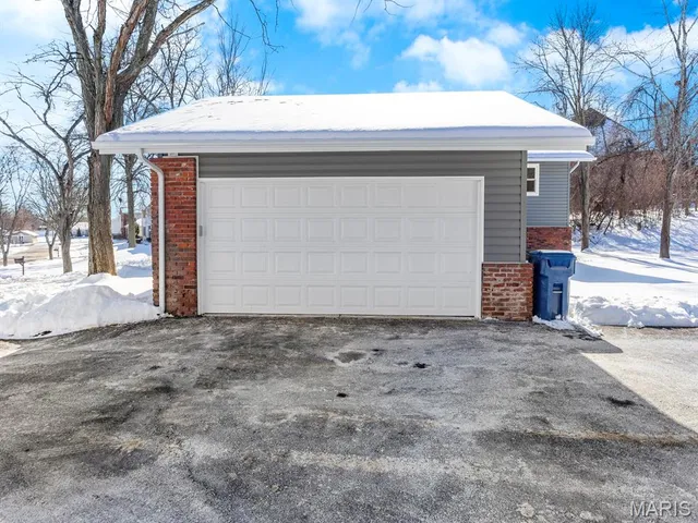 $565,000 | 435 Holly Terrace Court, Ballwin, MO 63011