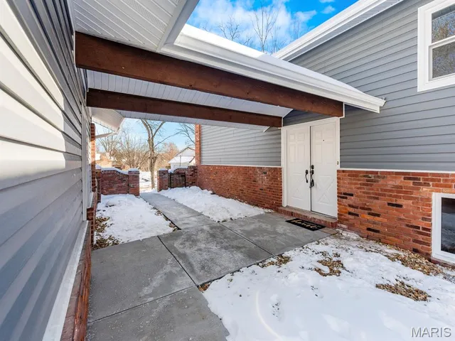 $565,000 | 435 Holly Terrace Court, Ballwin, MO 63011