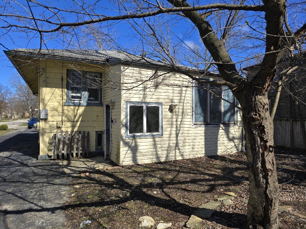 327 Lionel Road Riverside, IL 60546 - Photo 5 of 14 a view of a house with a tree