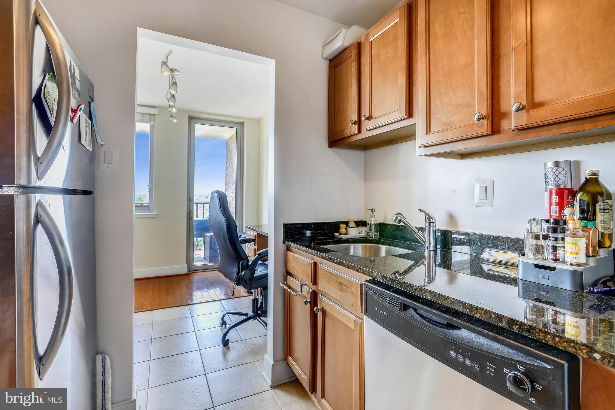 1220 Blair Mill Road, Unit 1001 Silver Spring, MD 20910 - Photo 11 of 34