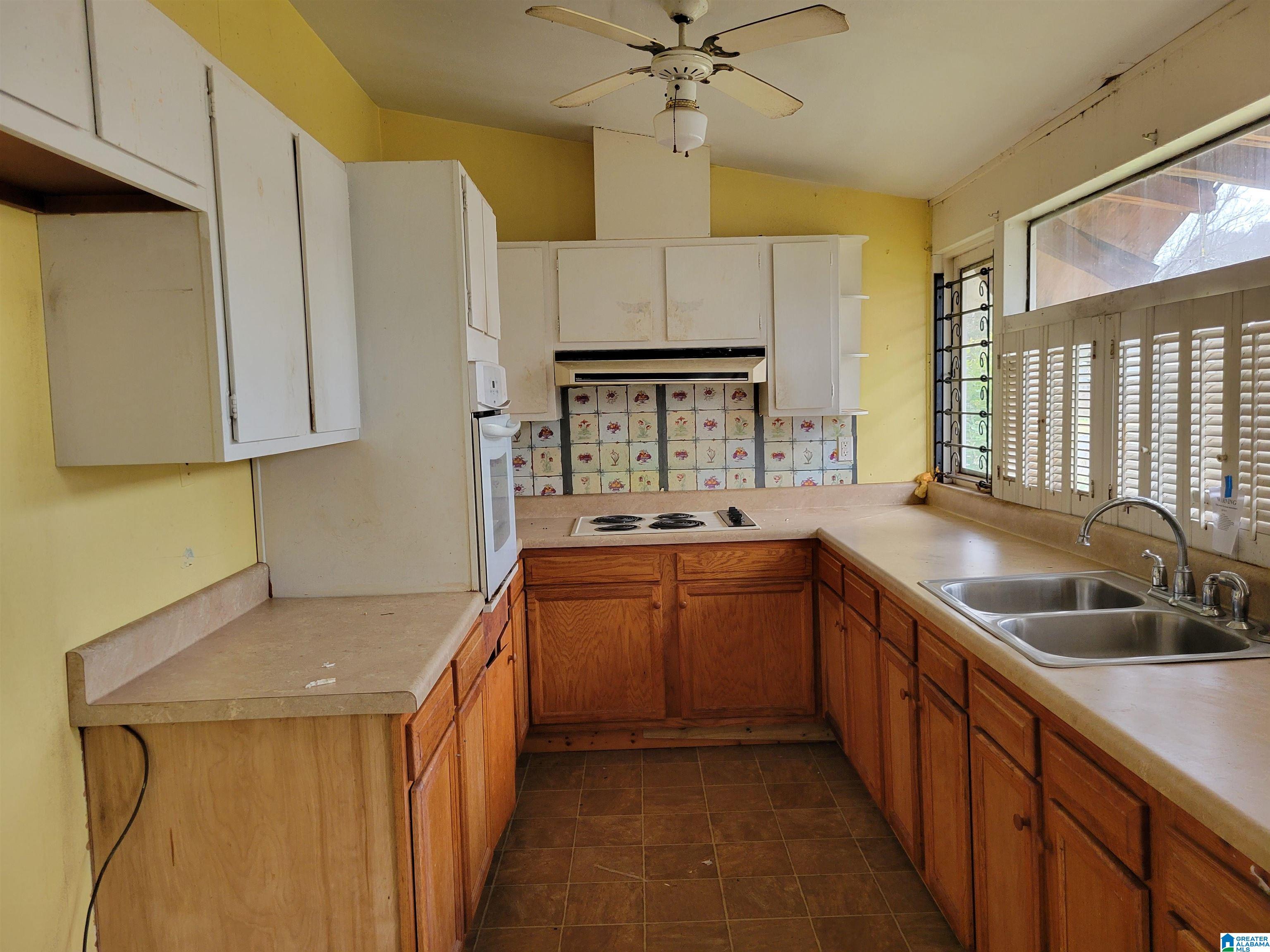 1319 Court R Birmingham, AL 35218 - Photo 7 of 13