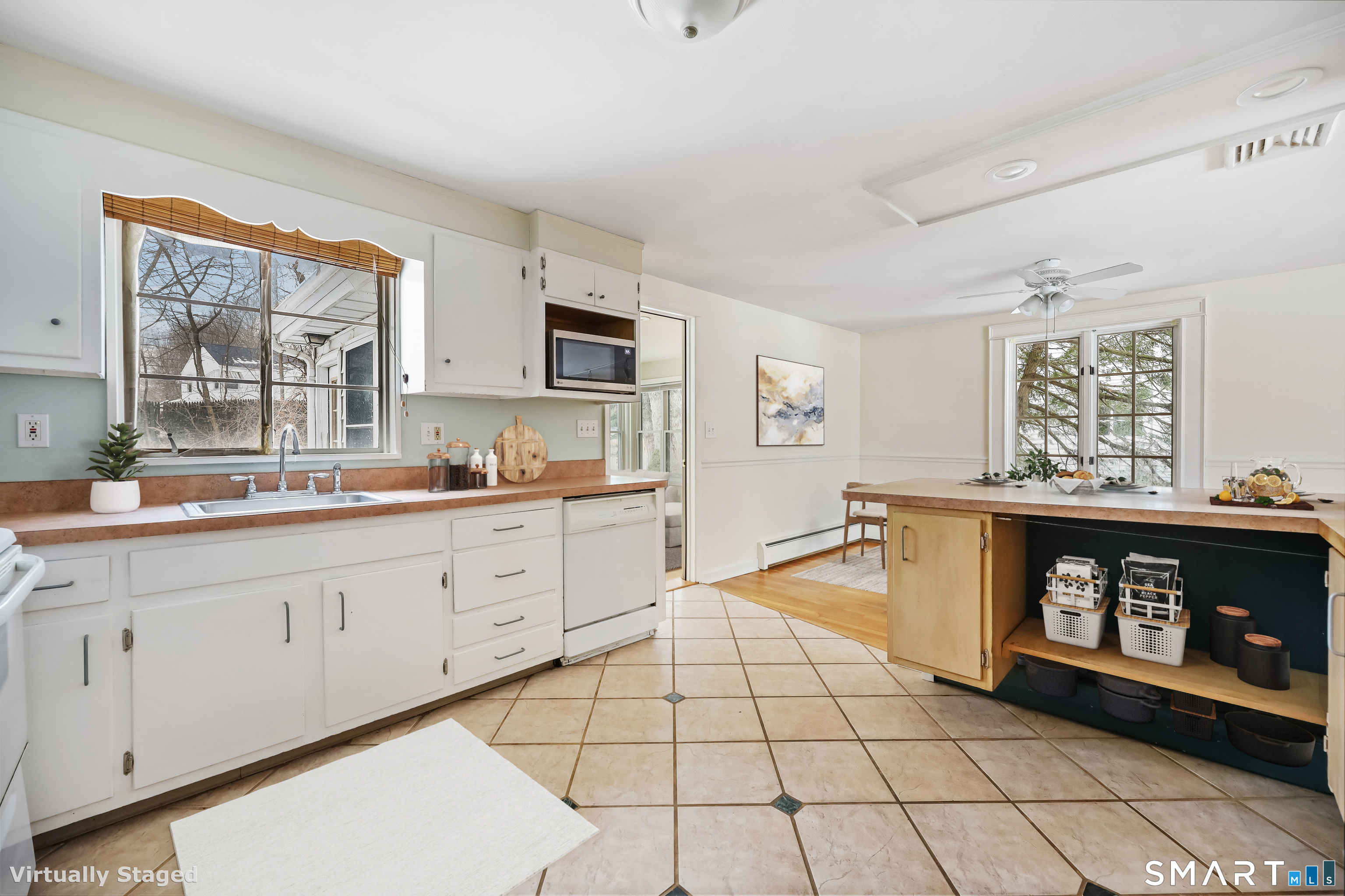 42 Carroll Road Hamden, CT 06517 - Photo 3 of 37