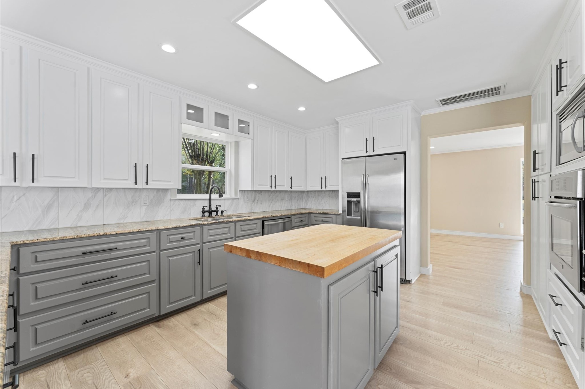 6402 Fawnwood Drive Spring, TX 77389 - Photo 12 of 50 Kitchen with island