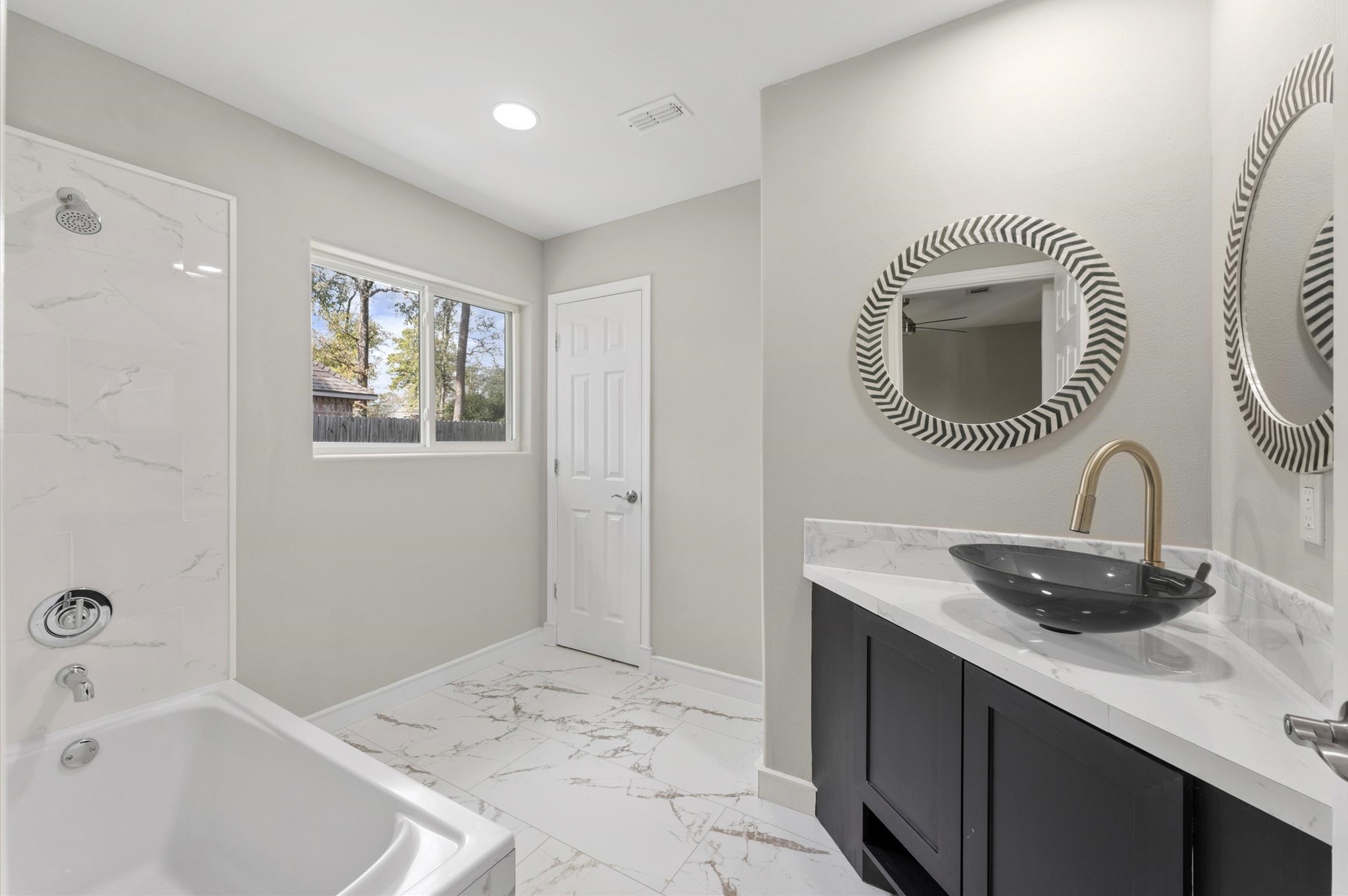 6402 Fawnwood Drive Spring, TX 77389 - Photo 21 of 50 Bathroom connected to bedroom 3