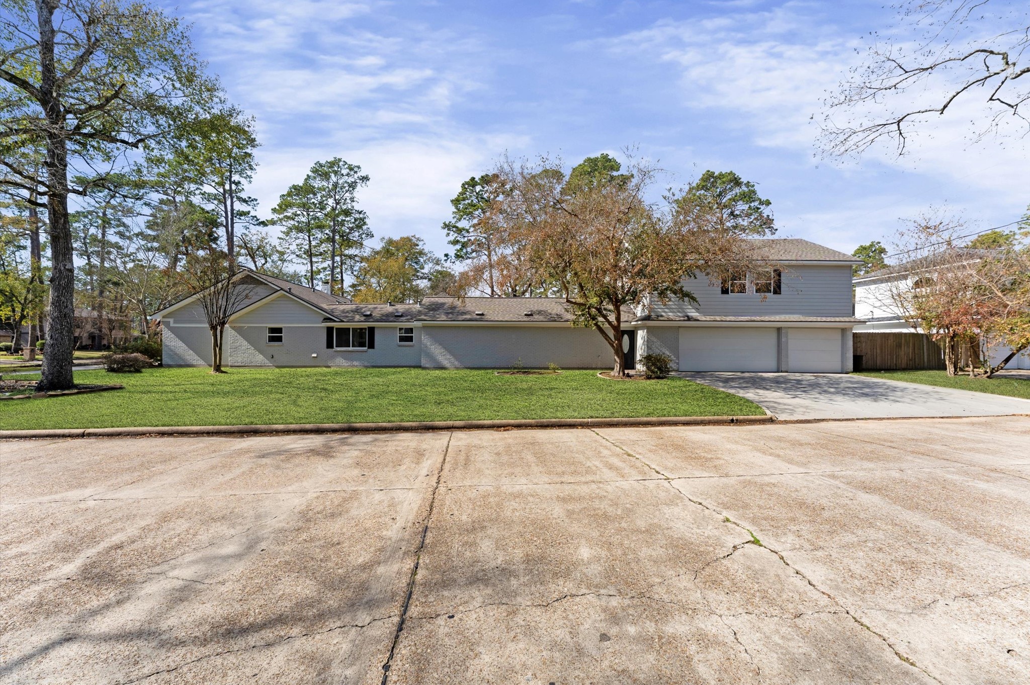 6402 Fawnwood Drive Spring, TX 77389 - Photo 3 of 50 Side yard with apartment shown and 2 car garage
