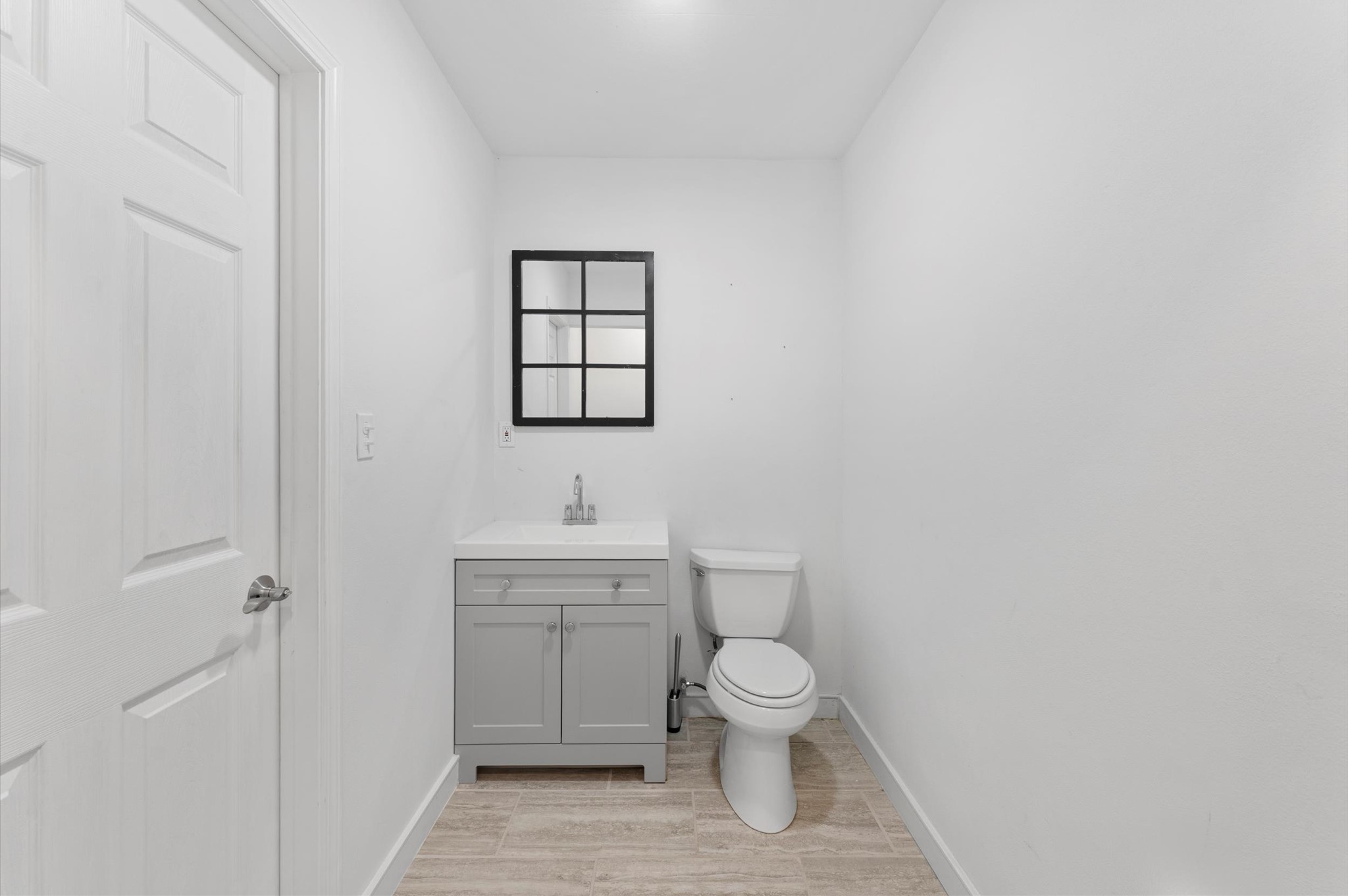 6402 Fawnwood Drive Spring, TX 77389 - Photo 36 of 50 Downstairs attached bathroom to bedroom 2 in apartment