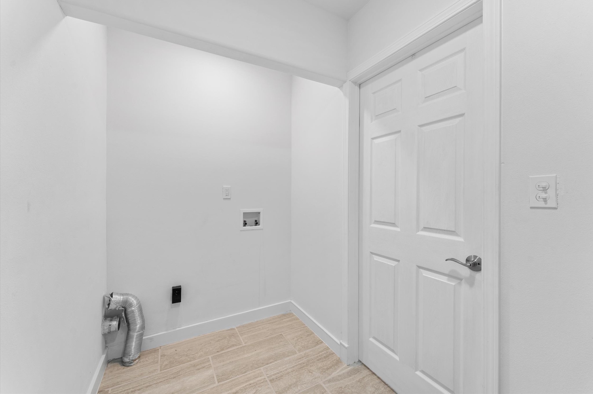 6402 Fawnwood Drive Spring, TX 77389 - Photo 37 of 50 Downstairs Laundry for apartment