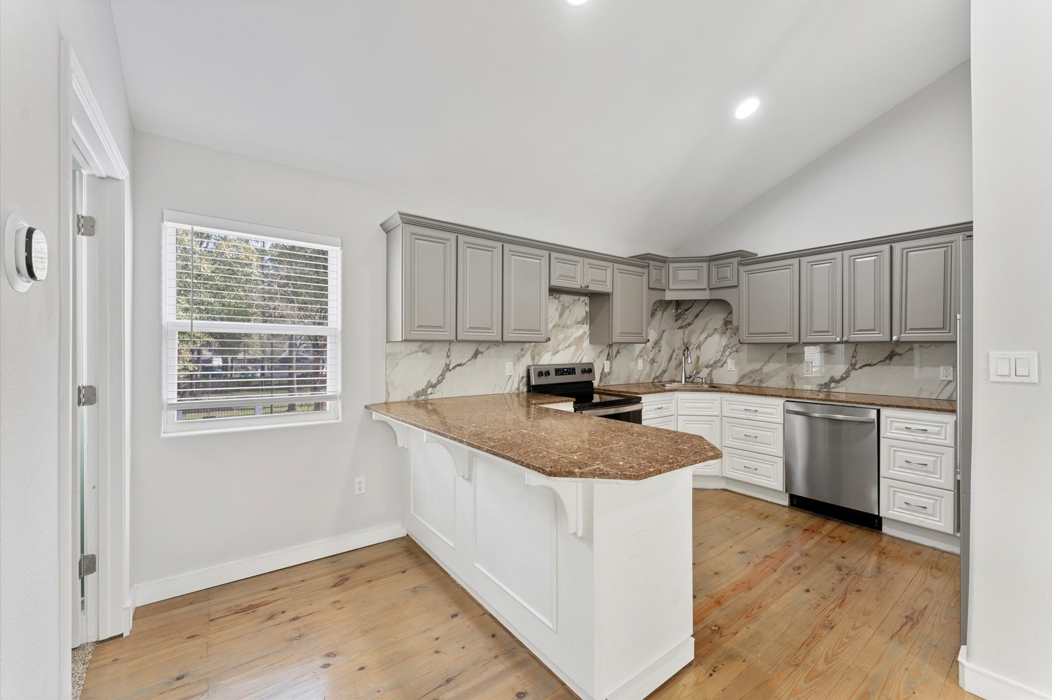 6402 Fawnwood Drive Spring, TX 77389 - Photo 41 of 50 Apartment kitchen