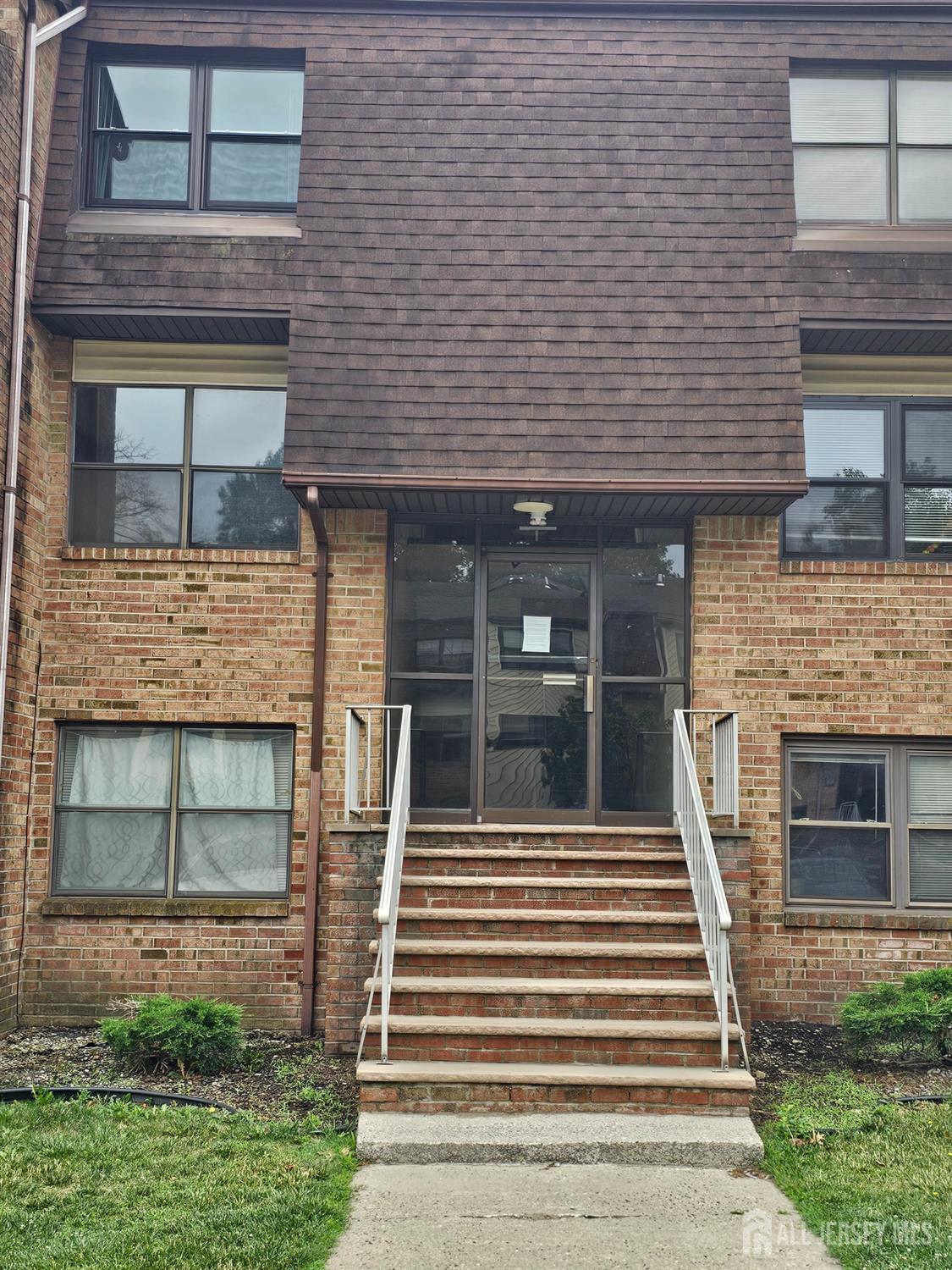 1714 Raspberry Court Edison, NJ 08817 - Photo 2 of 15