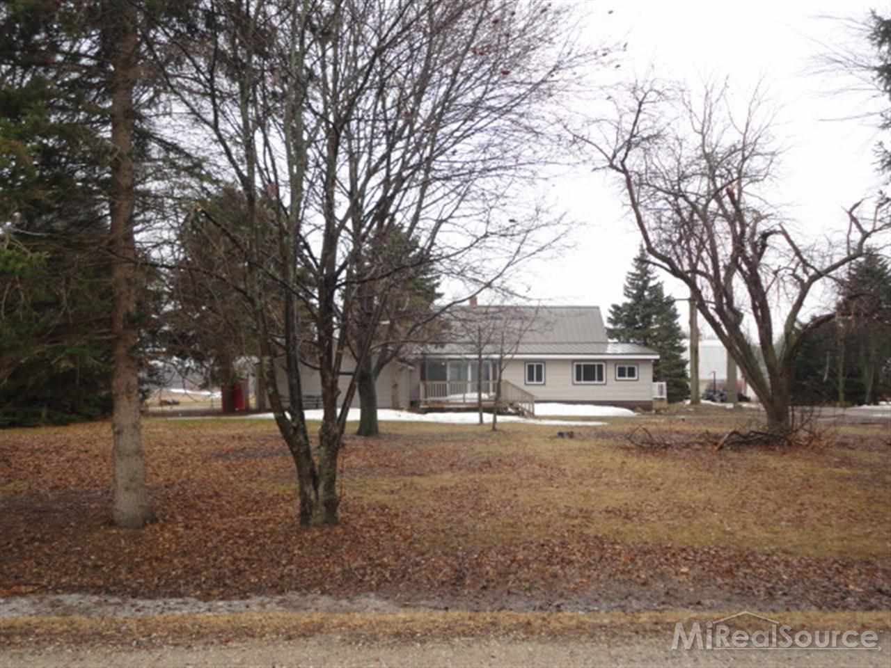 716 East Galbraith Line Road Yale, MI 48097 - Photo 2 of 25 31187163-1.JPG