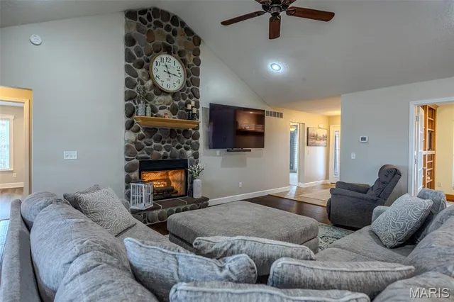 $459,900 | 22766 Rumor Drive, Waynesville, MO 65583