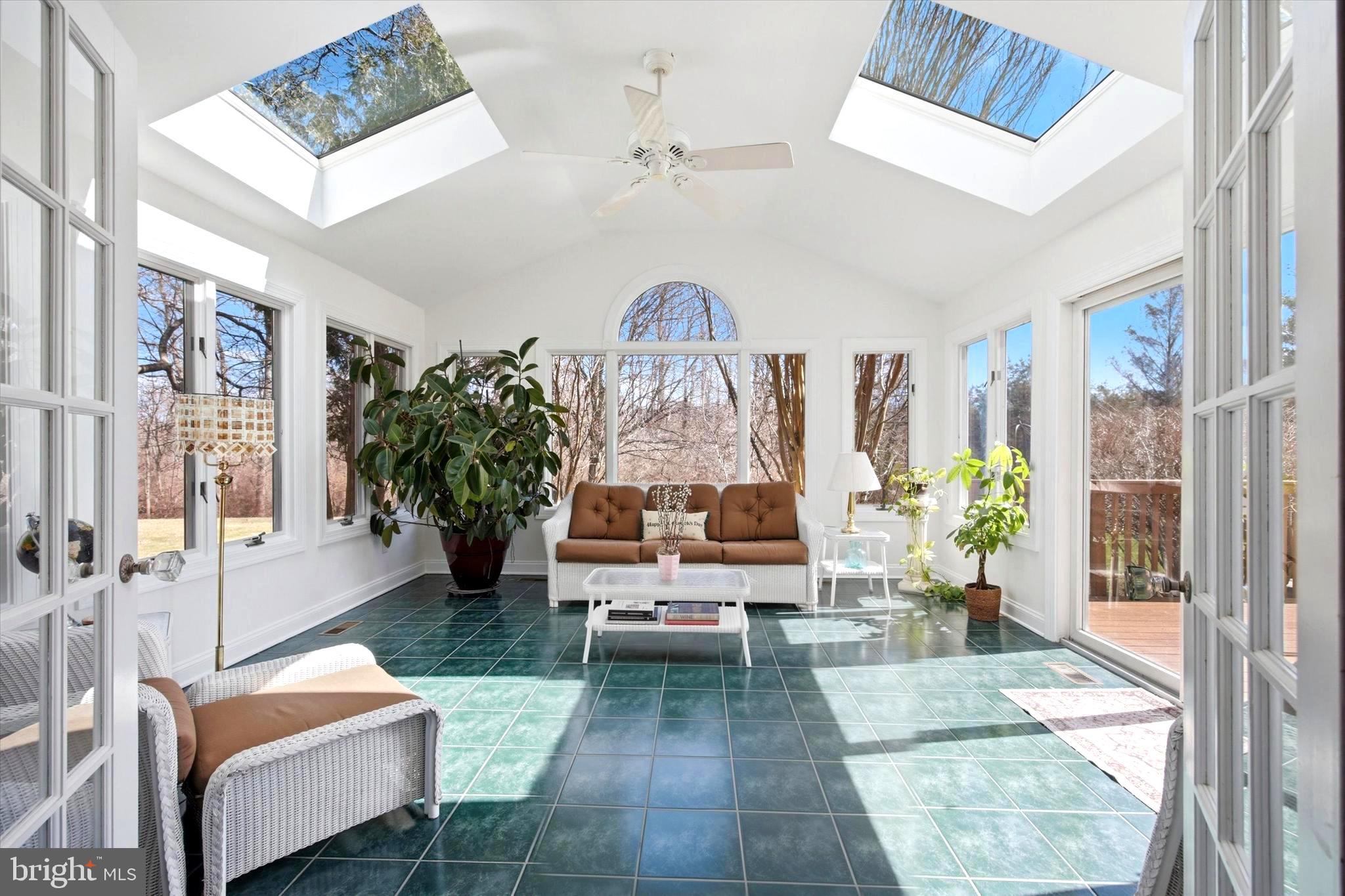 22 Country Run Thornton, PA 19373 - Photo 11 of 32 4 Seasons sun room leading to your spacious deck
