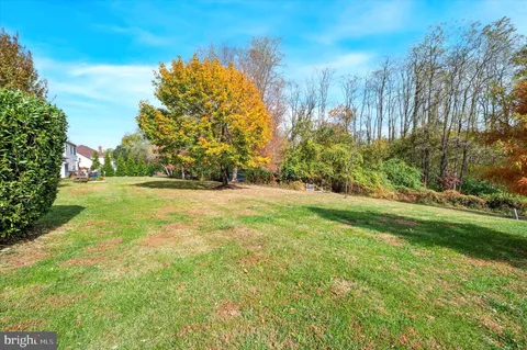 $945,000 | 22 Country Run, Thornton, PA 19373