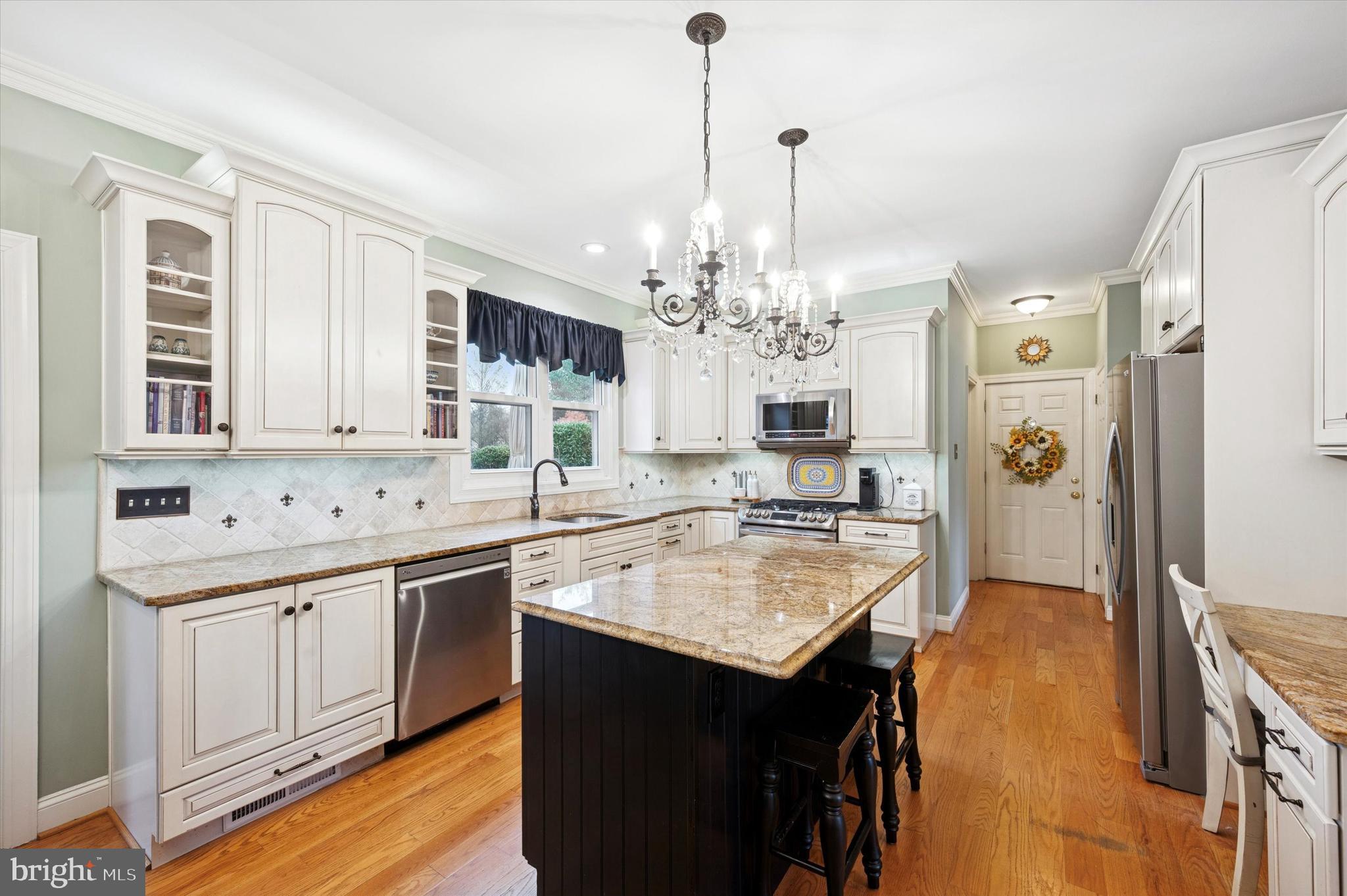 22 Country Run Thornton, PA 19373 - Photo 7 of 32 Kitchen with entry to garage and laundry room