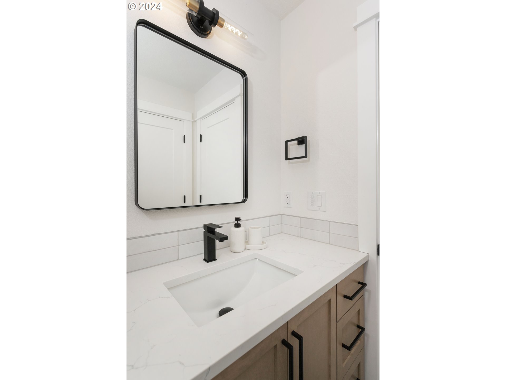 2466 Debok Road West Linn, OR 97068 - Photo 23 of 41 Gallery Image 23
