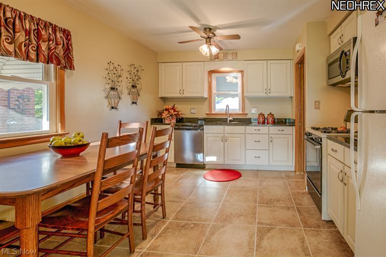 808 Glenhurst Road Willowick, OH 44095 - Photo 4 of 23