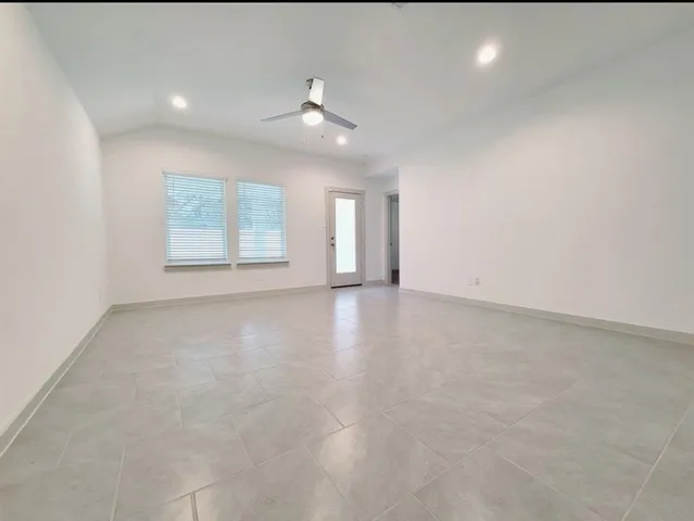 $2,400 | 4947 Natchez Trace, Arcola, TX 77545