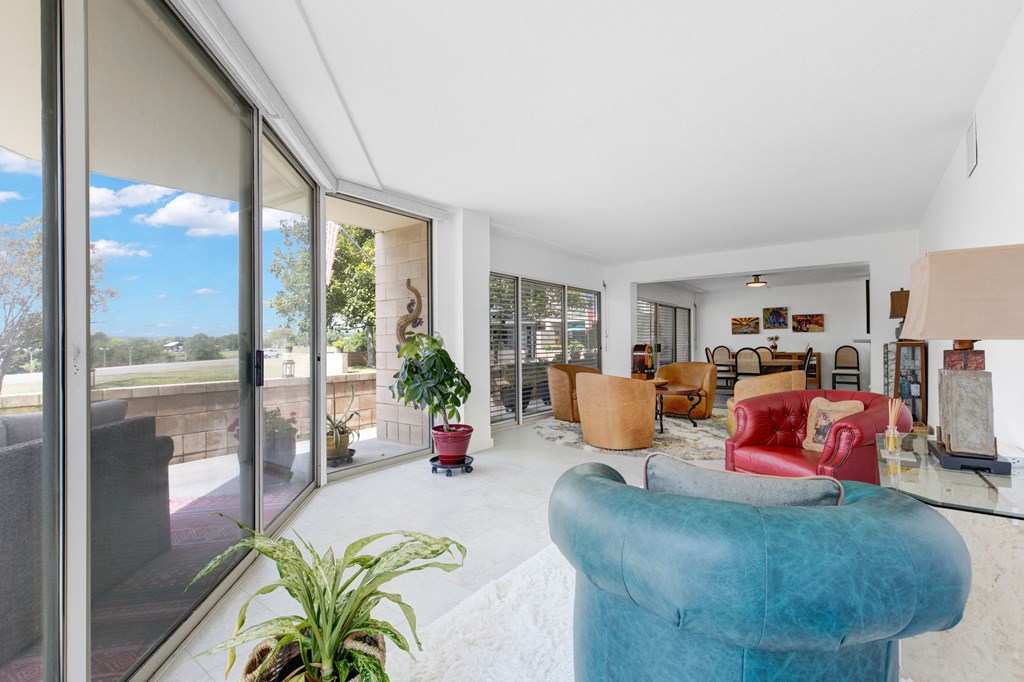 1012 Guadalupe Street Kerrville, TX 78028 - Photo 5 of 27