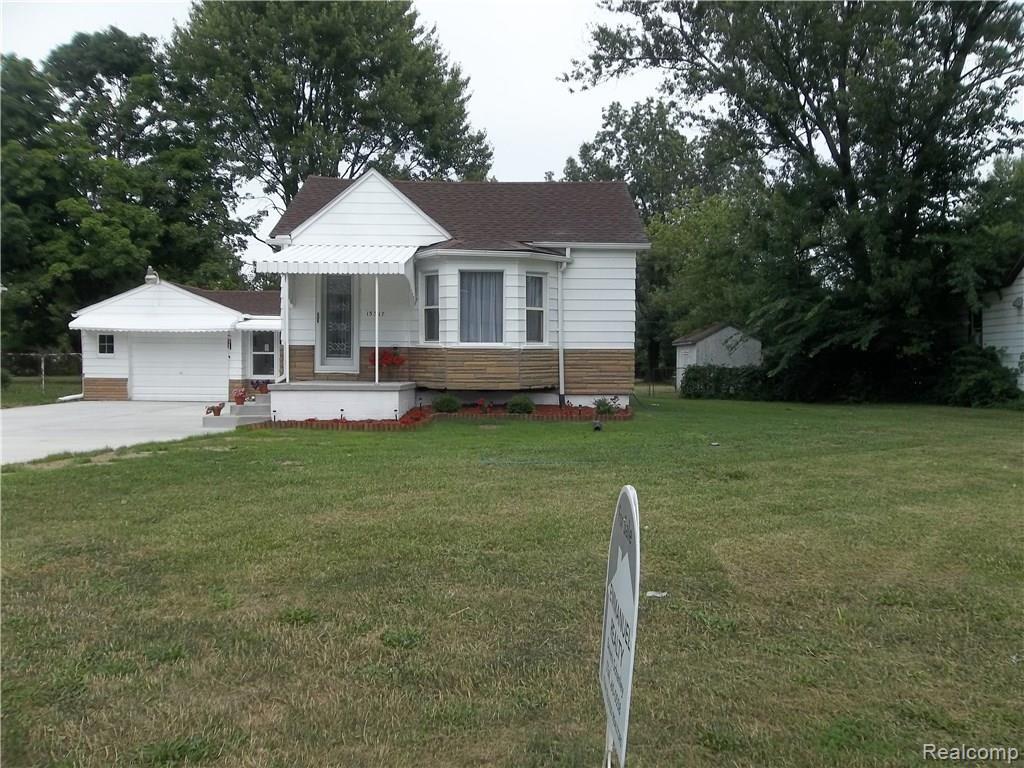 15317 Allen Road Southgate, MI 48195 - Photo 2 of 33 FULL VIEW FRONT OF THE HOUSE