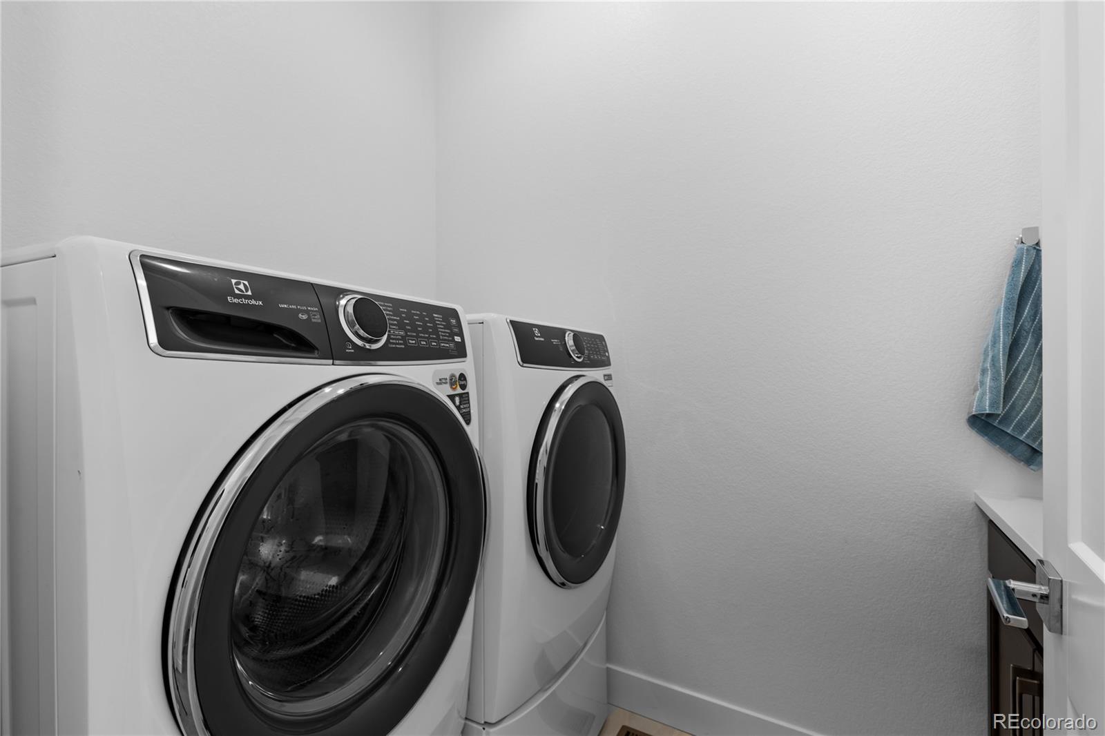 6610 Fawn Path Lane Castle Pines, CO 80108 - Photo 23 of 50 a utility room with dryer and washer