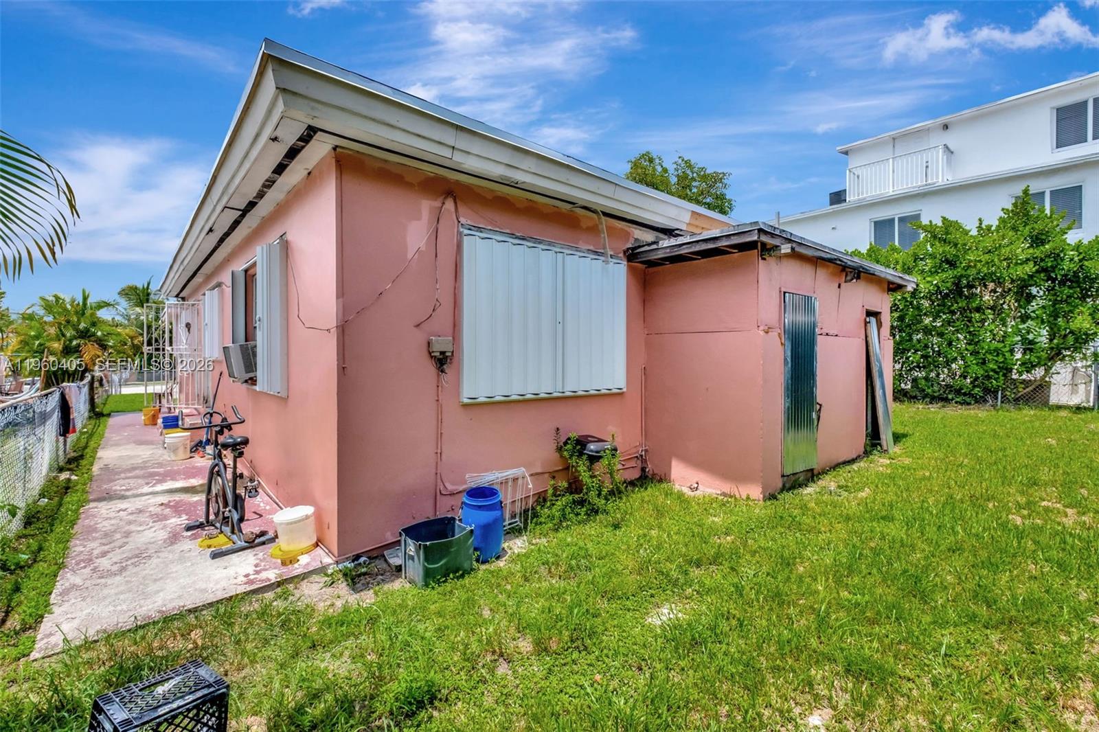 280 Northwest 34th Street Miami, FL 33127 - Photo 30 of 34 a backyard of a house with plants and garden