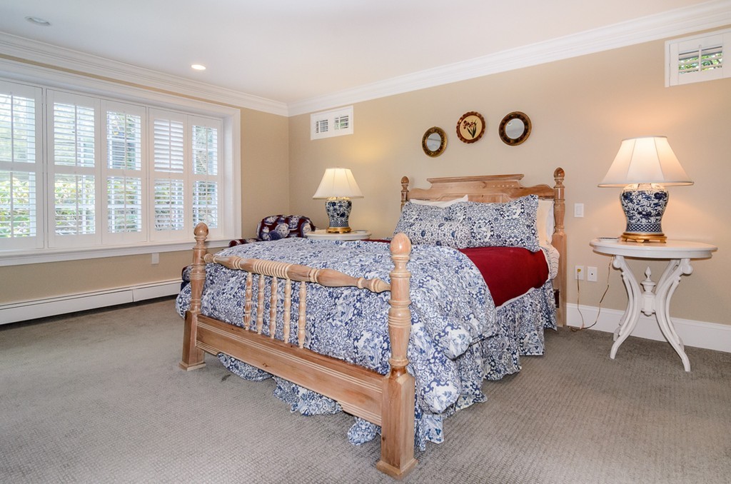 137 Beard Way Needham, MA 02492 - Photo 15 of 20 Gallery Image 15