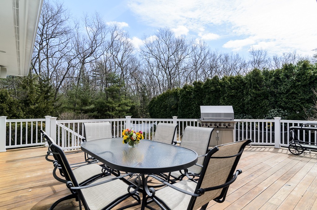 137 Beard Way Needham, MA 02492 - Photo 18 of 20 Gallery Image 18