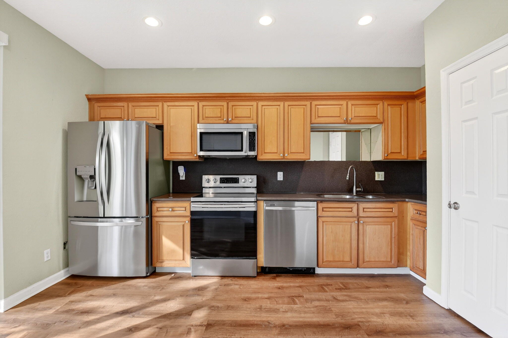 2138 Oakmont Drive Riviera Beach, FL 33404 - Photo 12 of 59 Kitchen